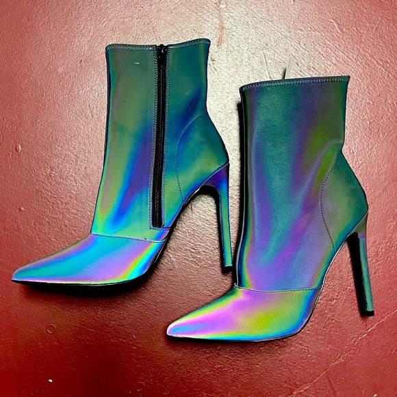 Steve Madden Shoes - Steve Madden Whimsy iridescent boots. Size 9 1/2